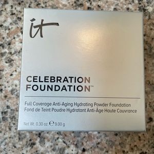 NWT it cosmetics Celebration Foundation in Light